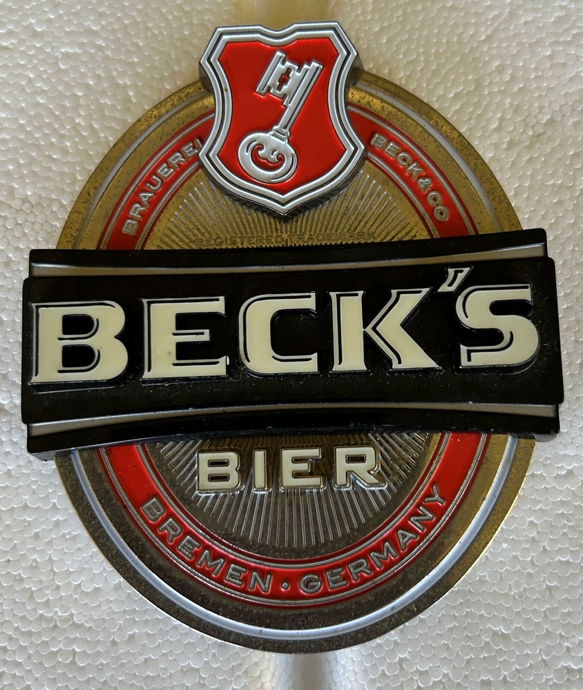 COLLECTIBLE BECKS METAL TAP TOP BADGE